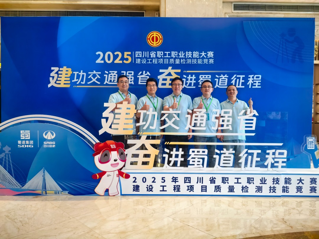 技術(shù)支持團隊合影.jpg
